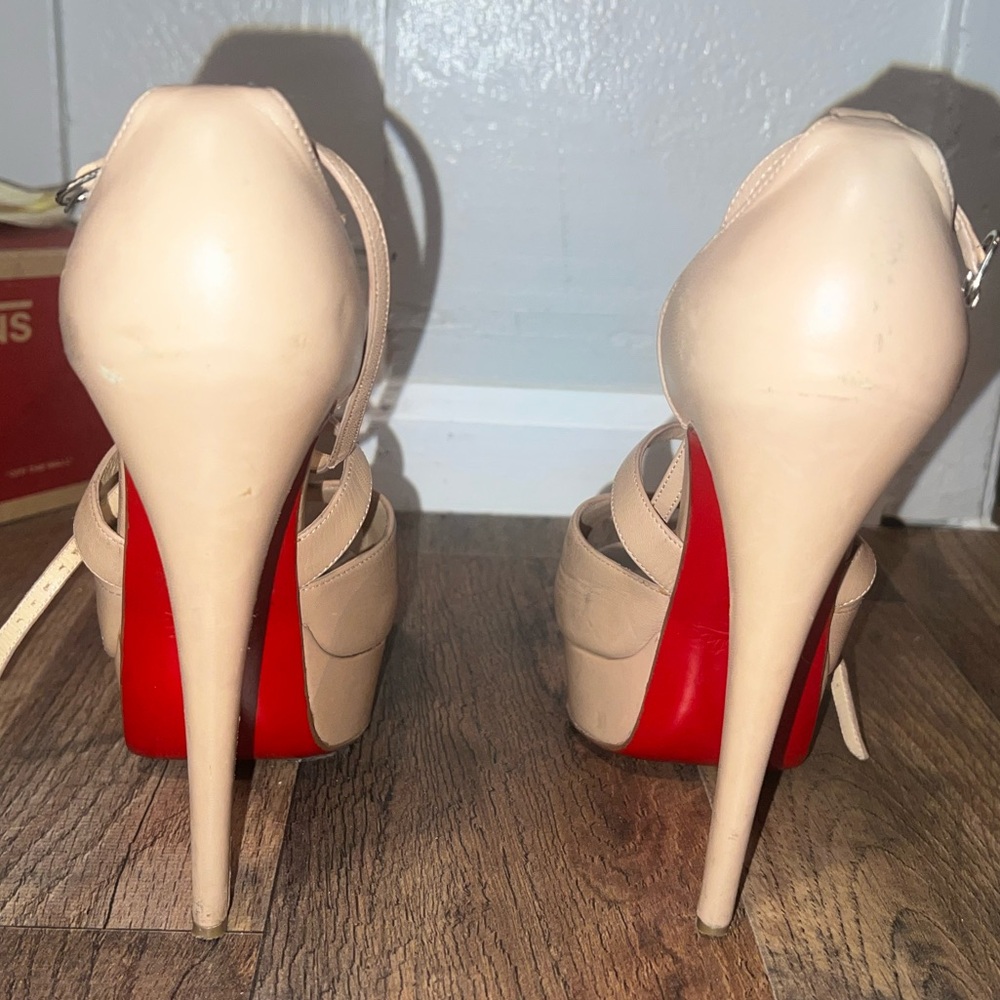 Size 7 louboutins.